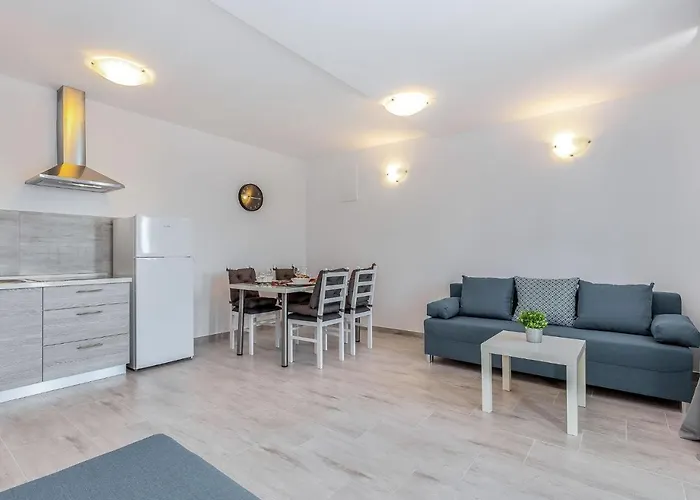 Villa In Near & Pool Dramalj