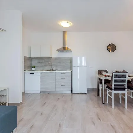 In Near & Pool * Dramalj